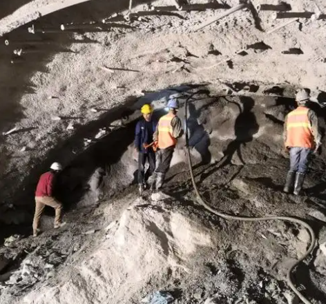 庆云隧道拱顶带模注浆料，微膨胀注浆料的特点及施工工艺